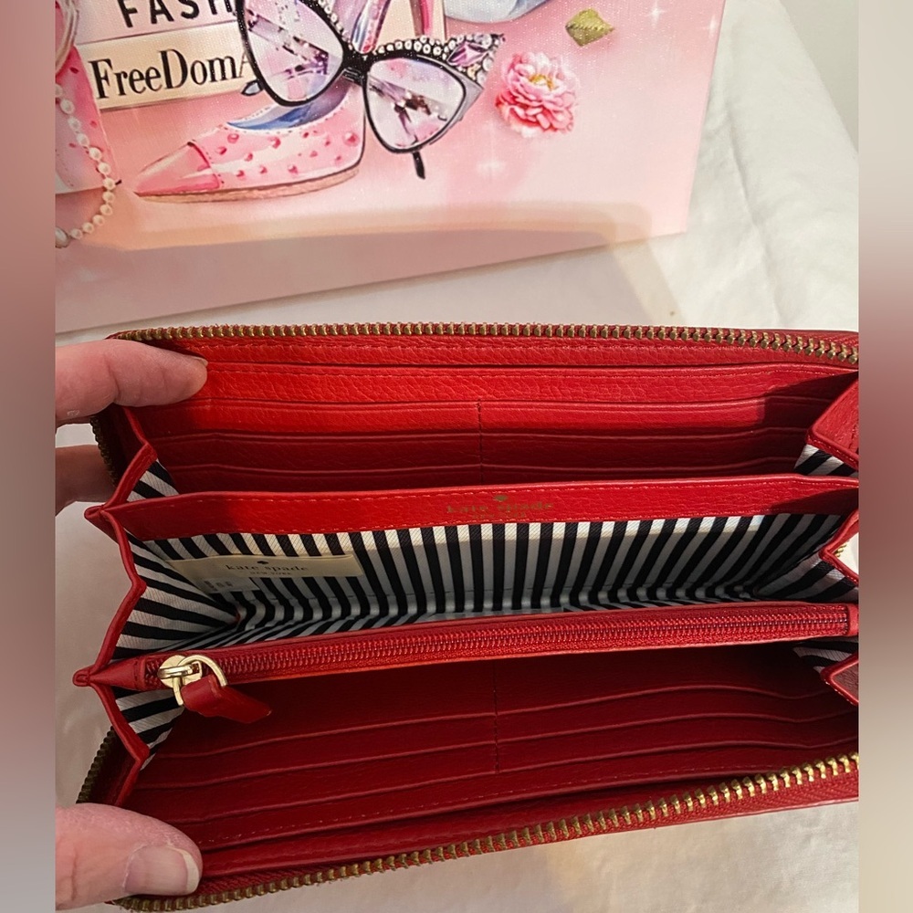 Kate Spade  Vintage and Gorgeous zip around wallet red and gold hardware - Picture 6 of 12